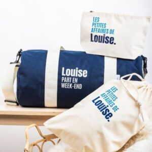 Cadeau personnalisé pour enfant, composé d'un sac de voyage standard personnalisé, d'une trousse de toilette assortie et d'un sac à linge personnalisé pour ranger ses affaires