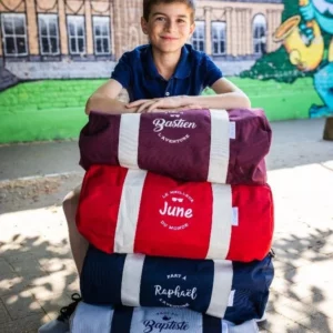 Différents coloris pour le sac polochon standard personnalisé avec un prénom et un motif au choix, pour partir en vadrouille ou dormir chez les copains