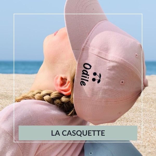 casquette personnalisée enfant, prénom et motif au choix, trois coloris disponibles, bleu clair, rose, bleu marine