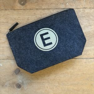trousse de toilette feutre E